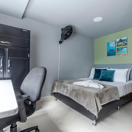 Poblado Guest House Меделин Екстериор снимка