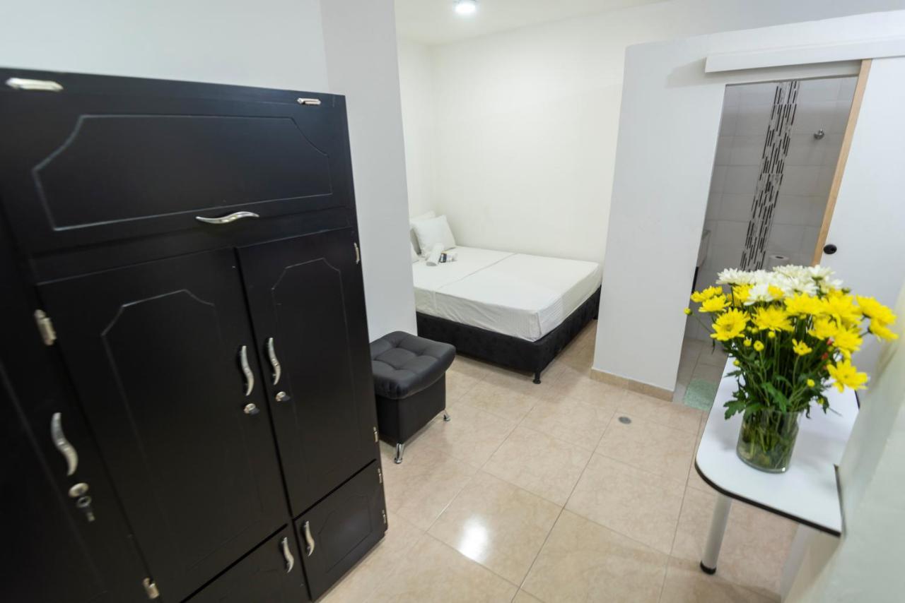 Poblado Guest House Меделин Екстериор снимка