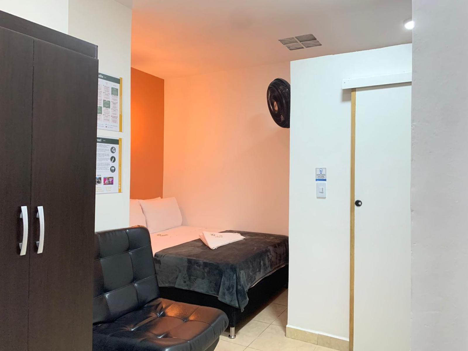 Poblado Guest House Меделин Екстериор снимка