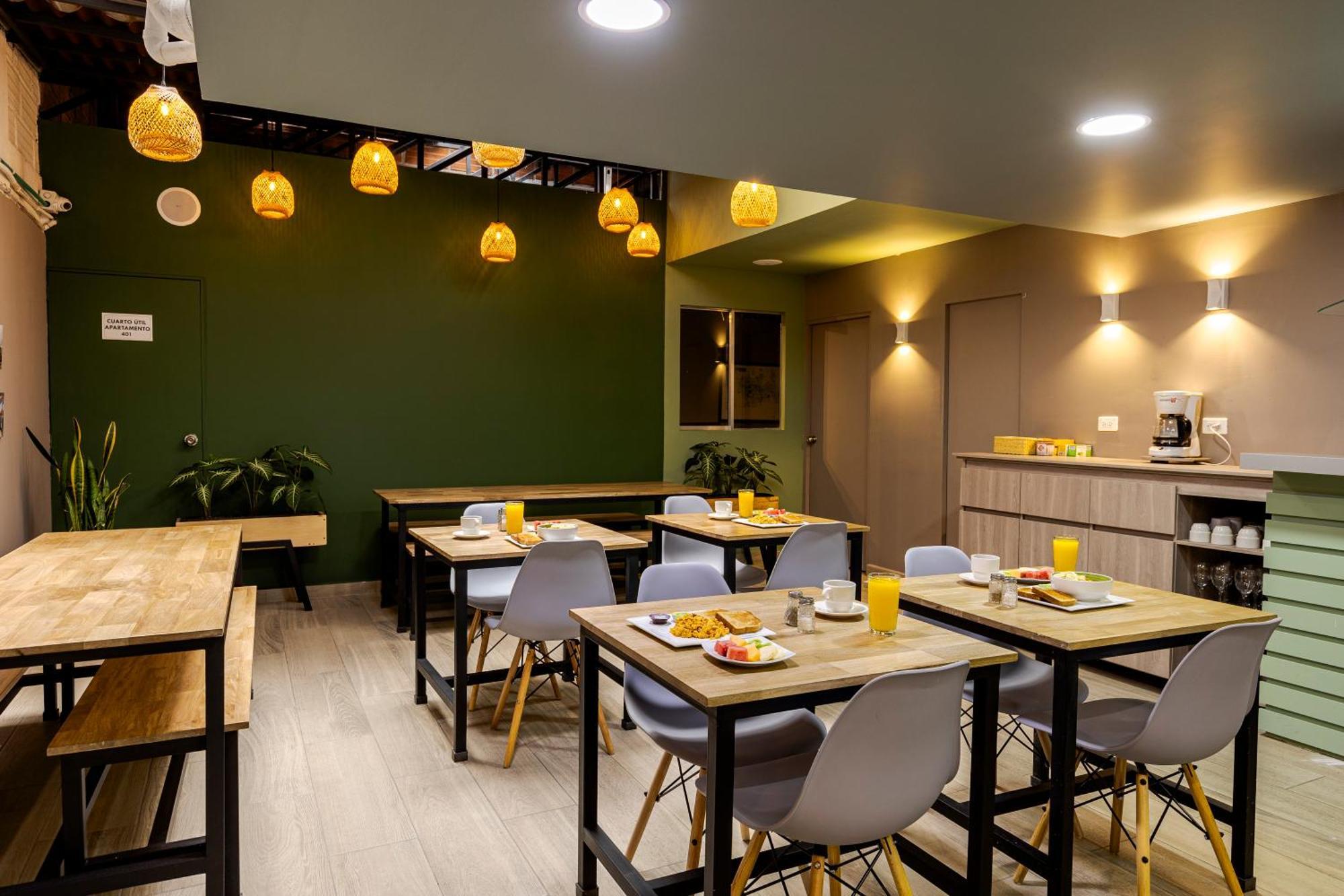 Poblado Guest House Меделин Екстериор снимка
