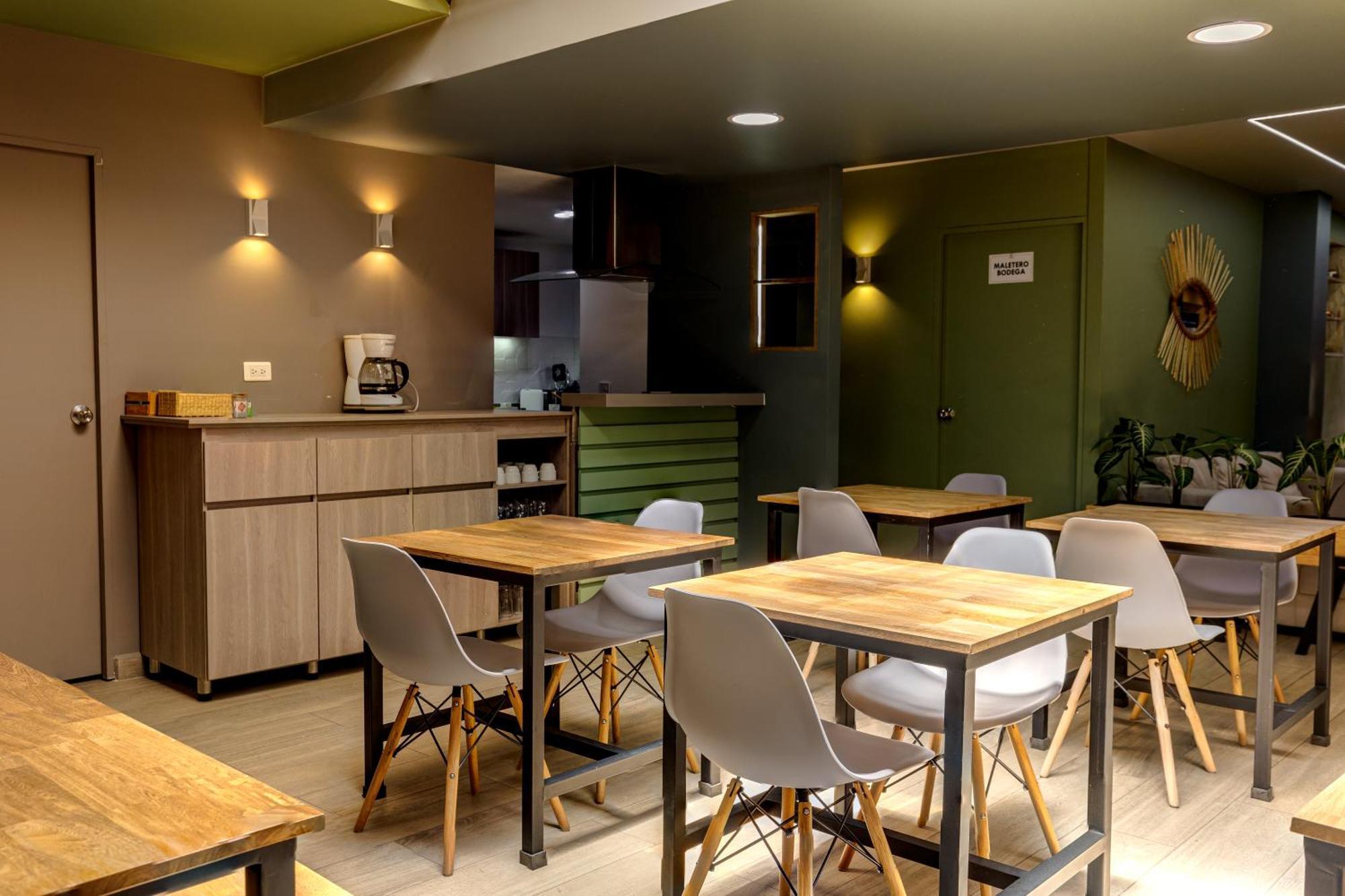 Poblado Guest House Меделин Екстериор снимка