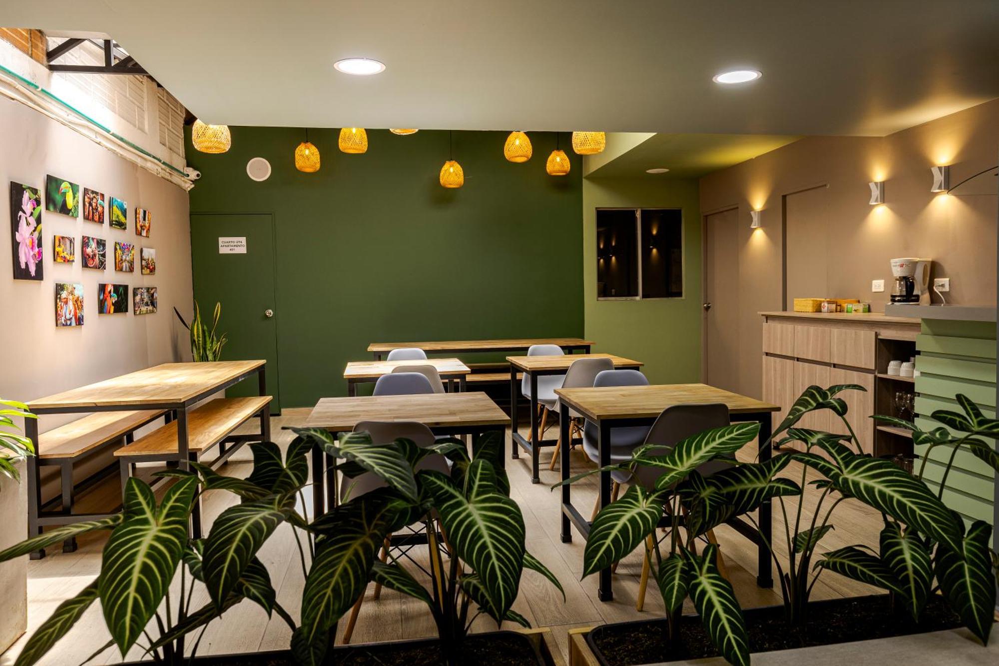 Poblado Guest House Меделин Екстериор снимка
