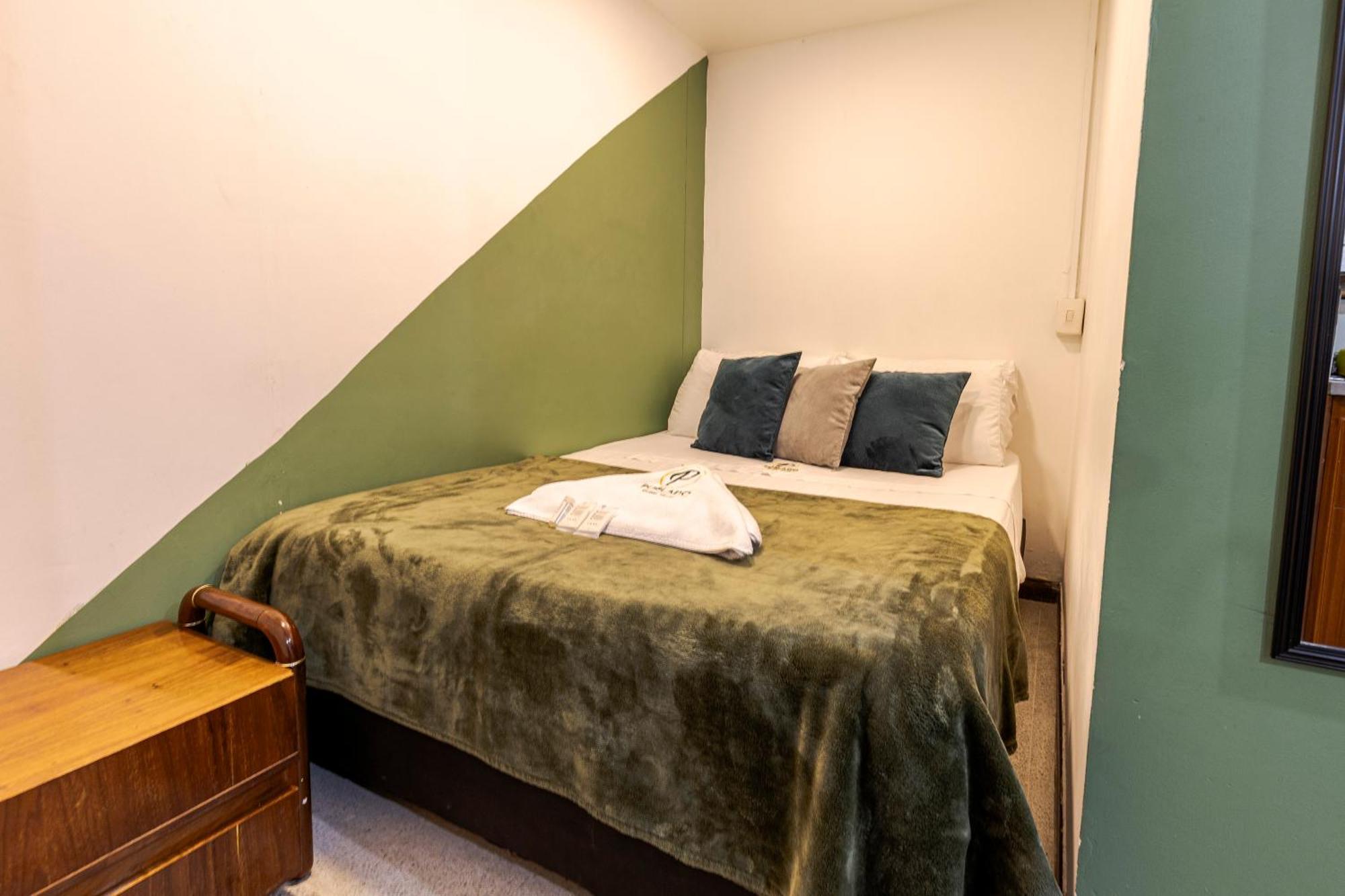 Poblado Guest House Меделин Екстериор снимка