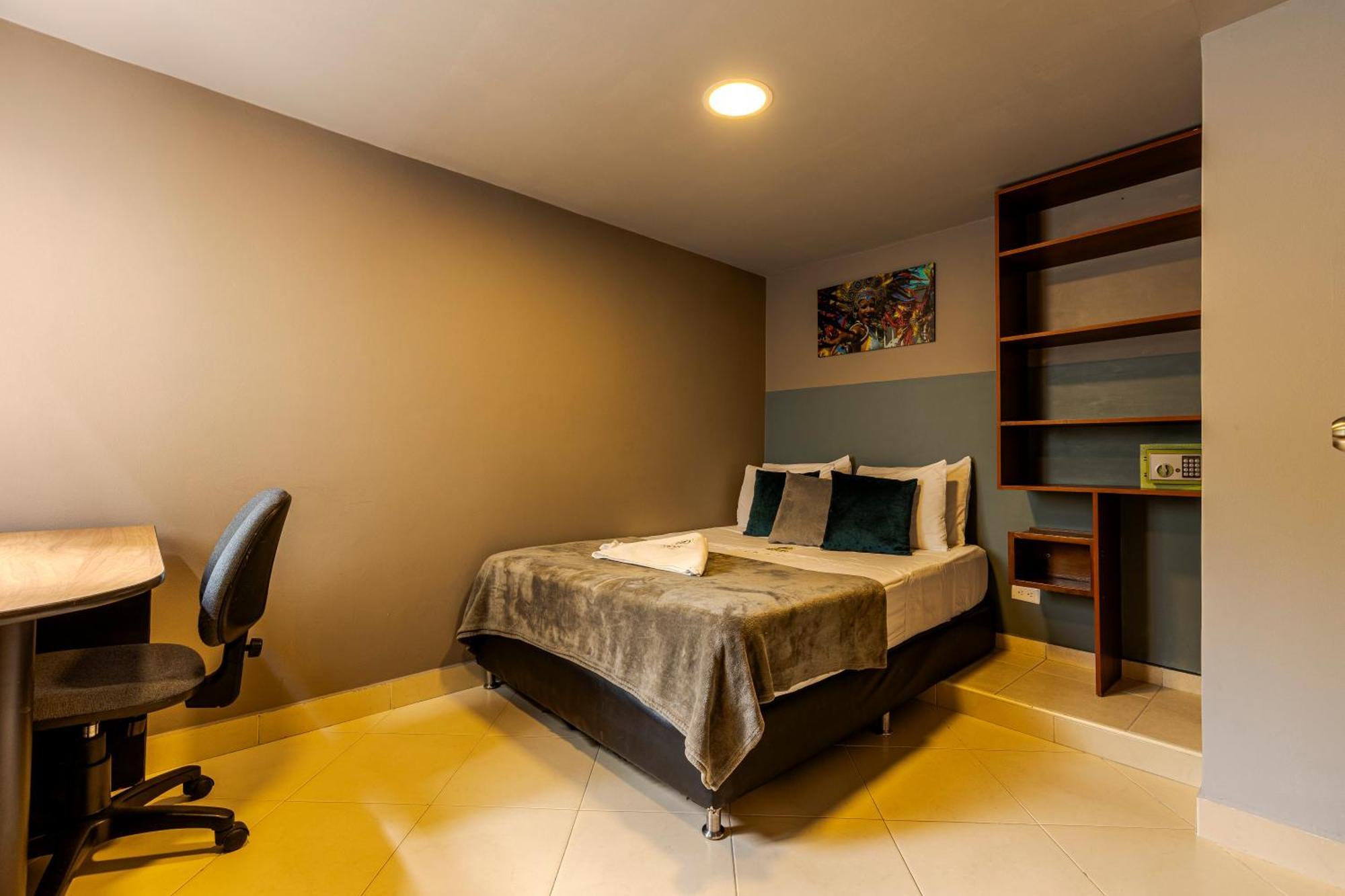 Poblado Guest House Меделин Екстериор снимка