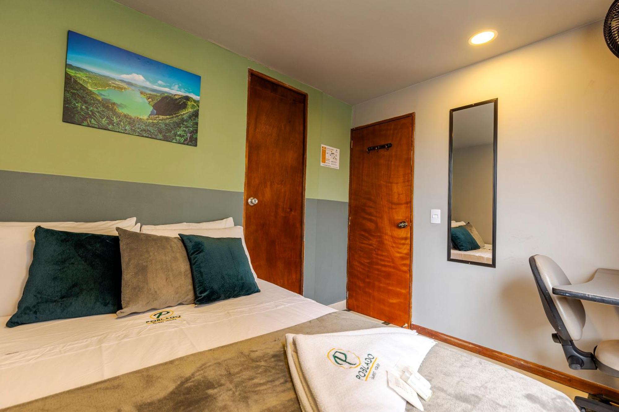 Poblado Guest House Меделин Екстериор снимка