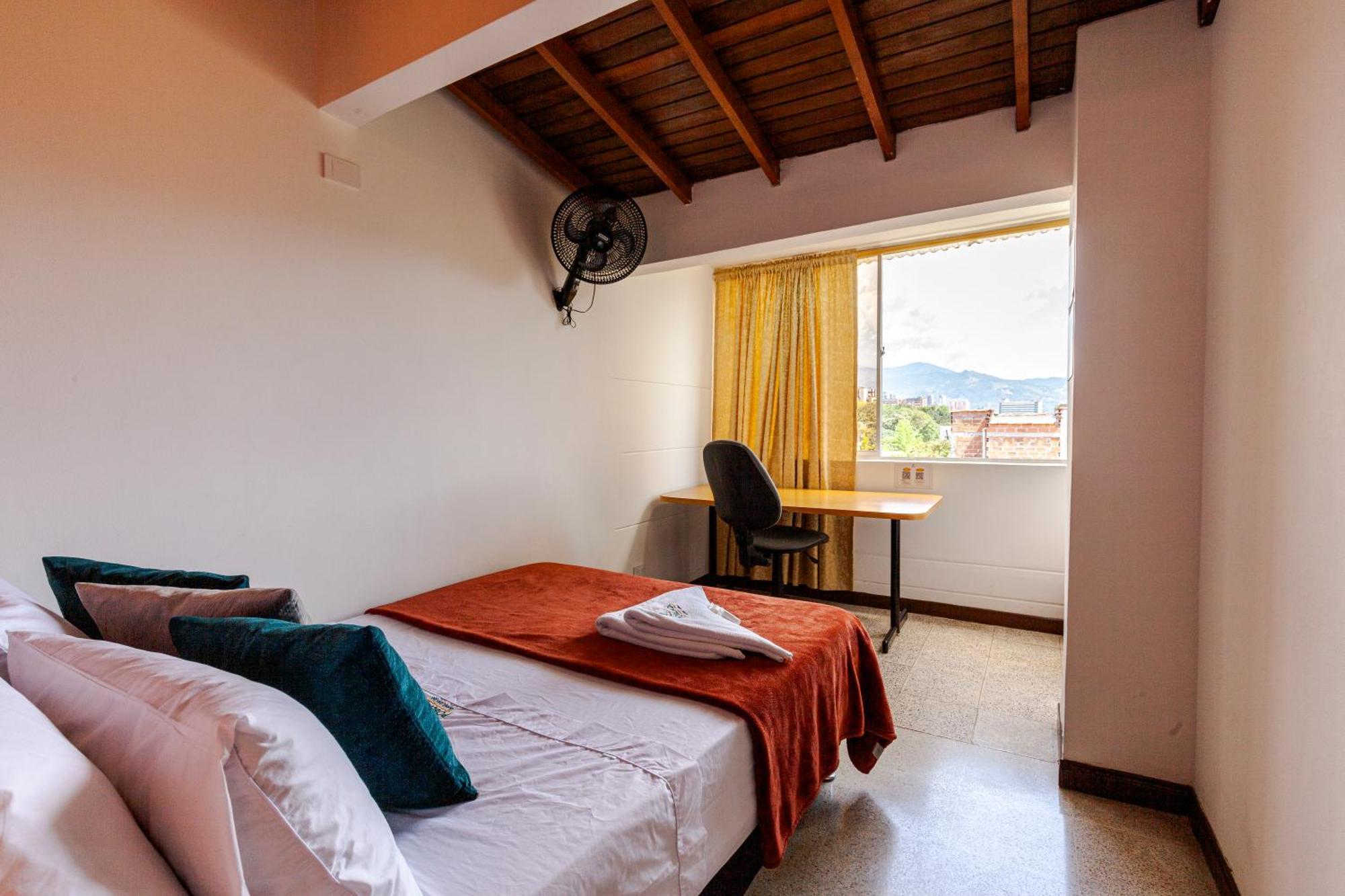 Poblado Guest House Меделин Екстериор снимка