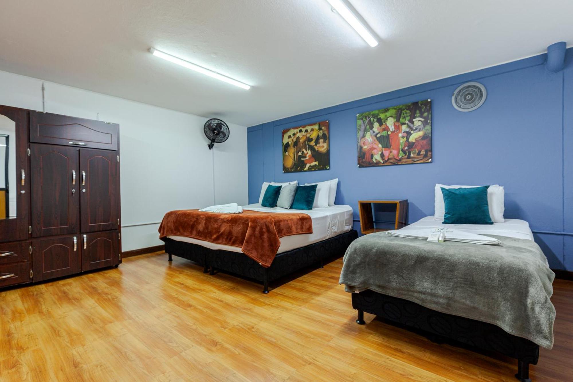 Poblado Guest House Меделин Екстериор снимка