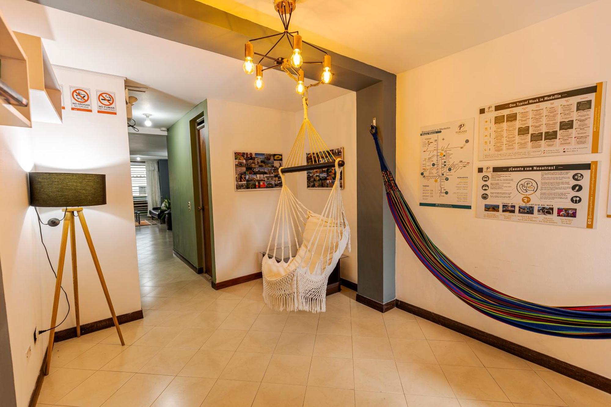 Poblado Guest House Меделин Екстериор снимка