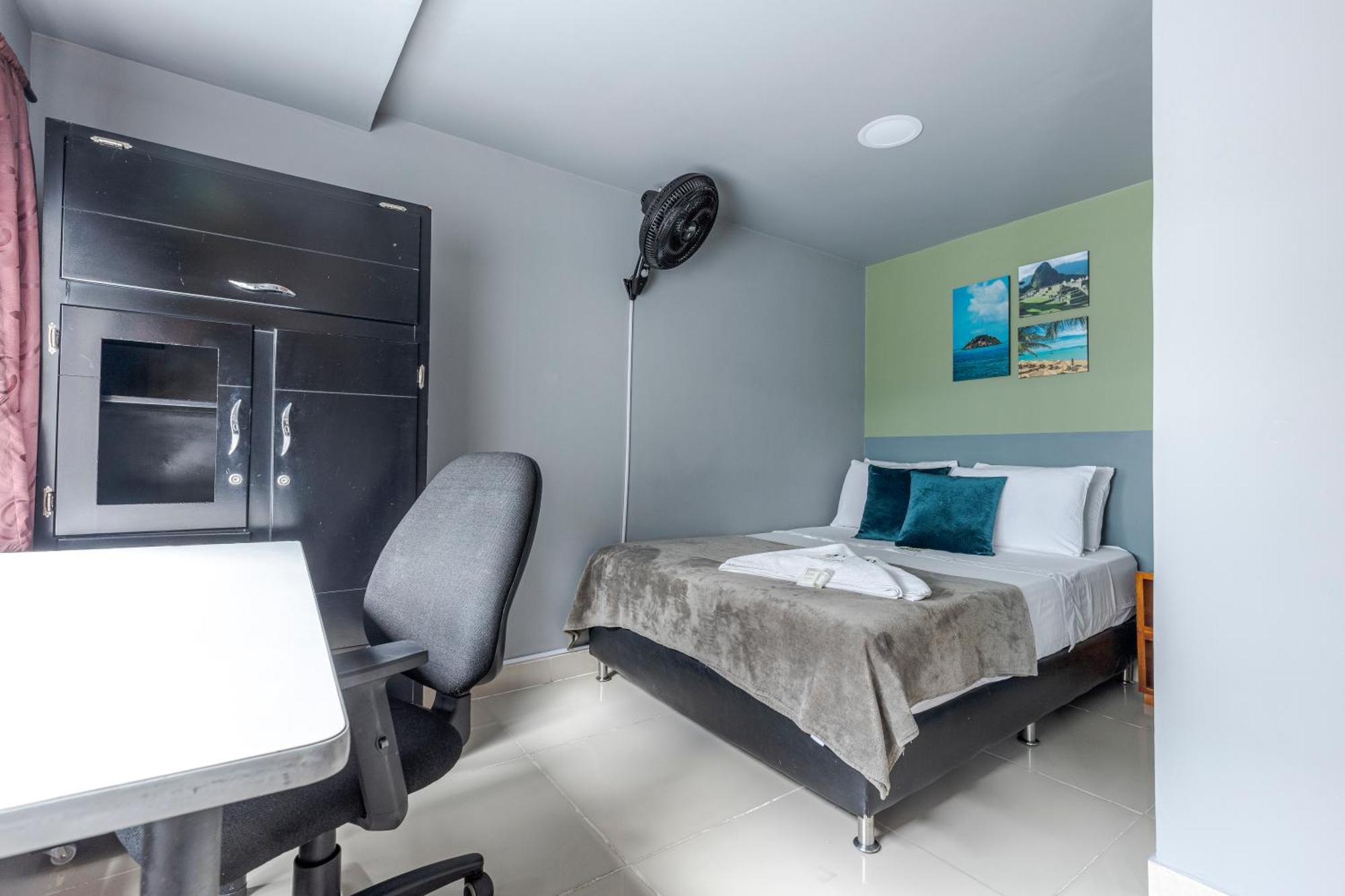Poblado Guest House Меделин Екстериор снимка