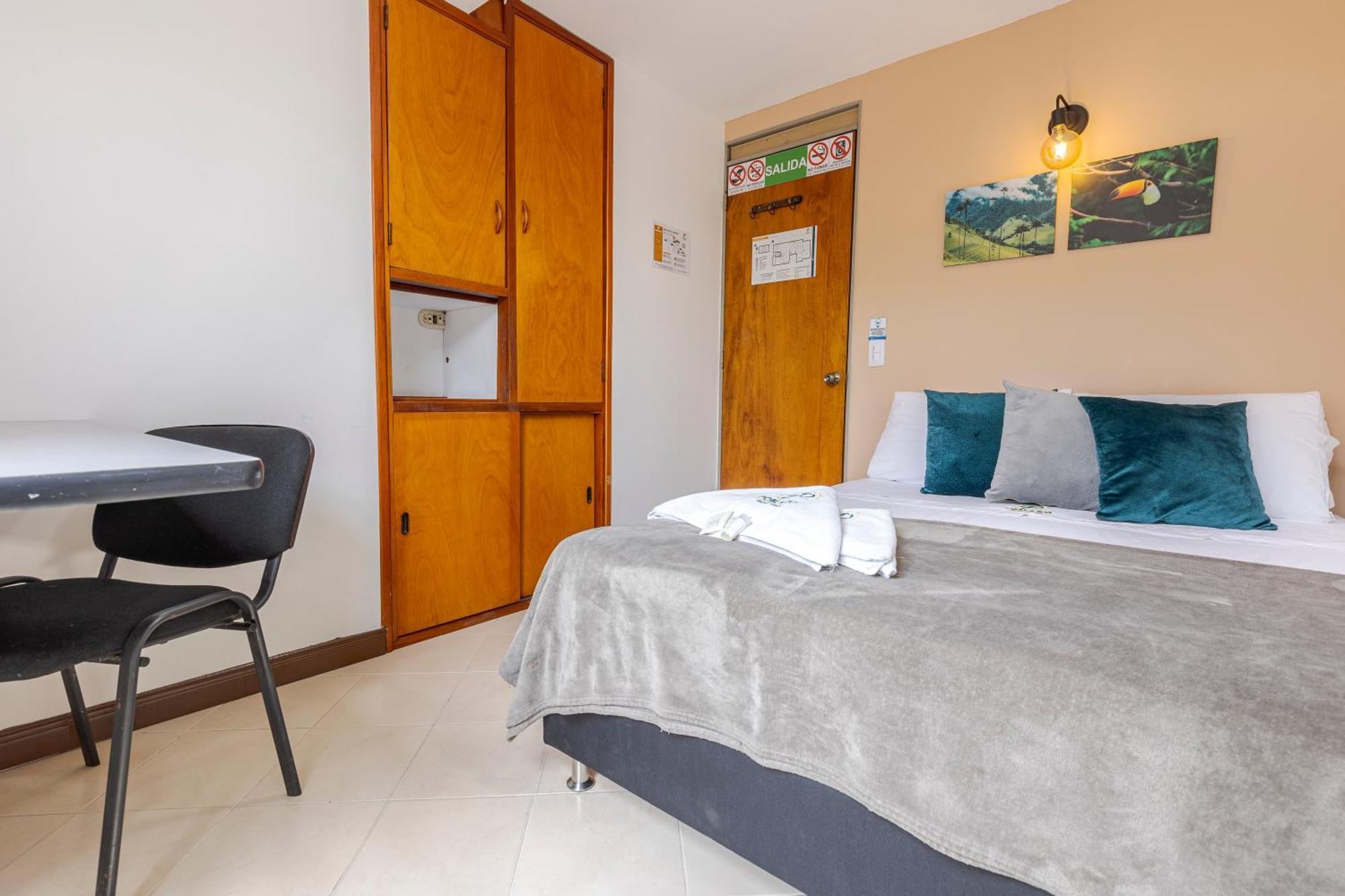 Poblado Guest House Меделин Екстериор снимка