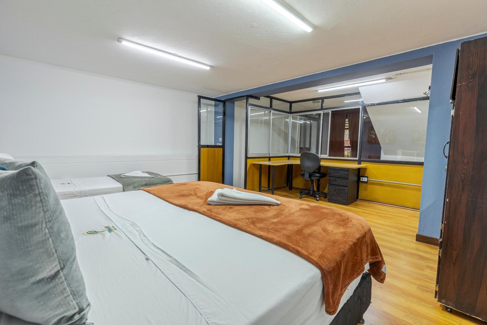 Poblado Guest House Меделин Екстериор снимка