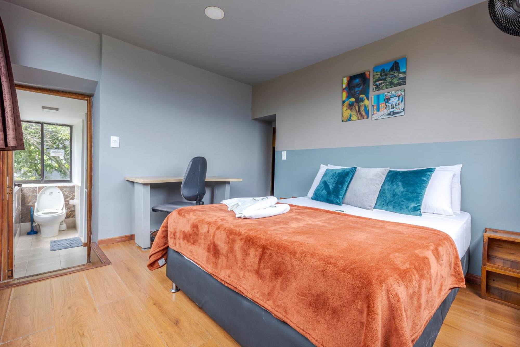 Poblado Guest House Меделин Екстериор снимка