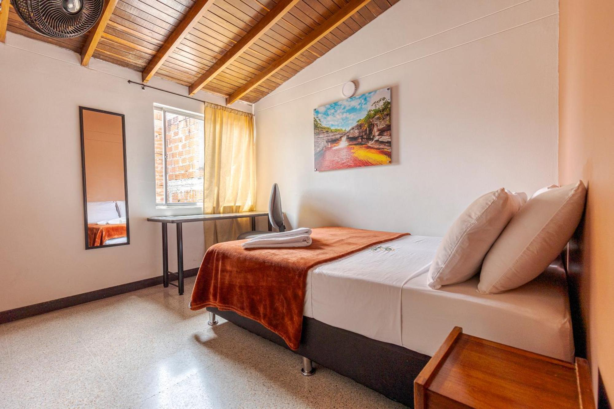 Poblado Guest House Меделин Екстериор снимка
