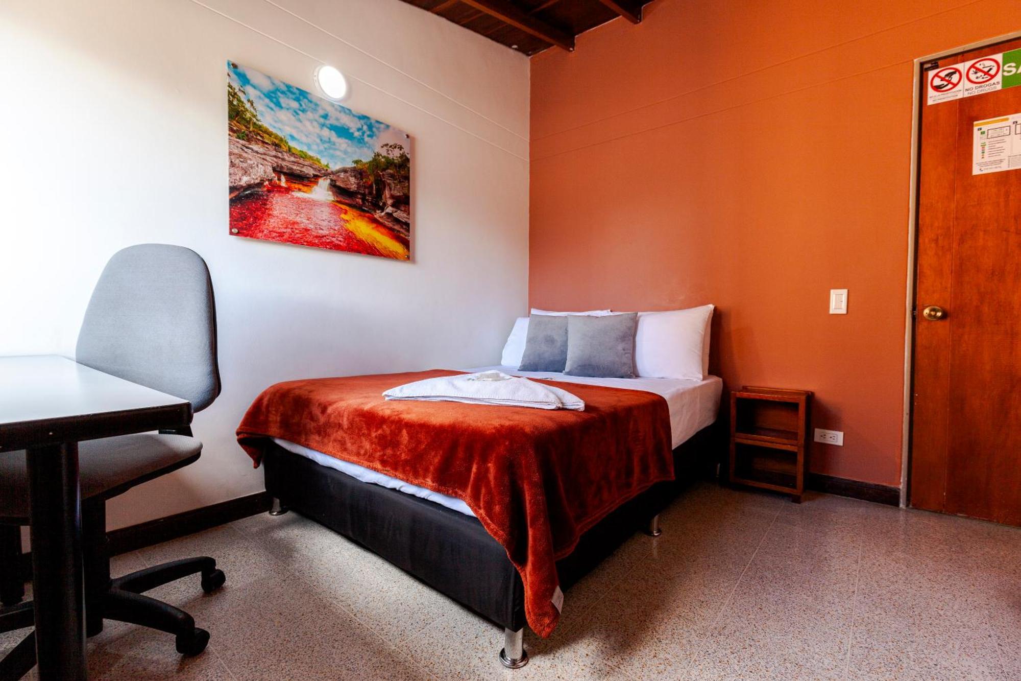 Poblado Guest House Меделин Стая снимка