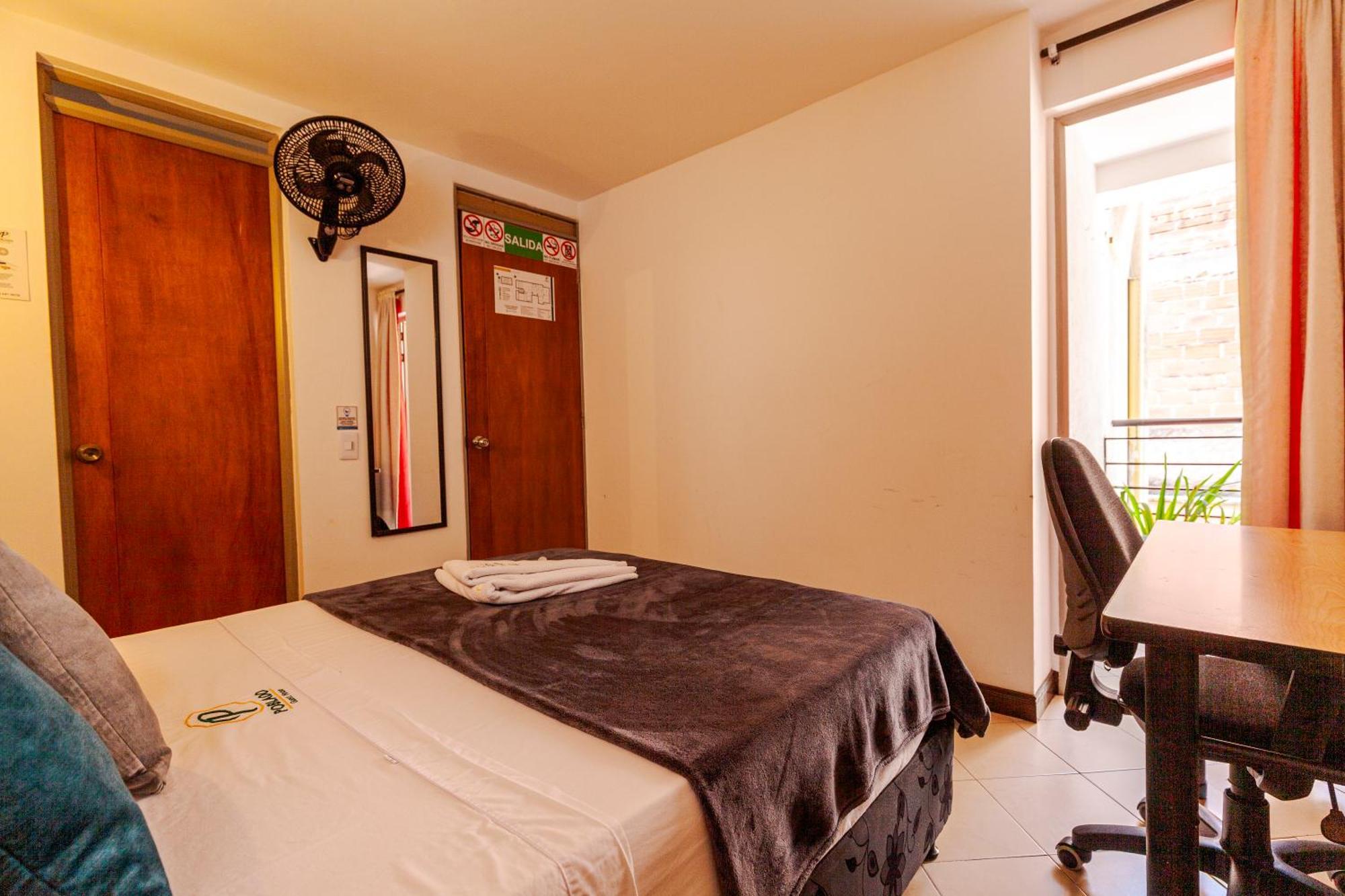 Poblado Guest House Меделин Стая снимка