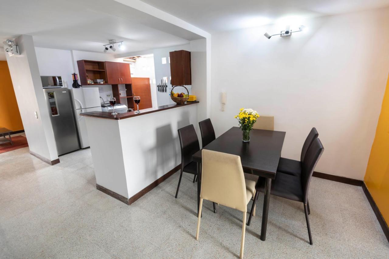 Poblado Guest House Меделин Екстериор снимка